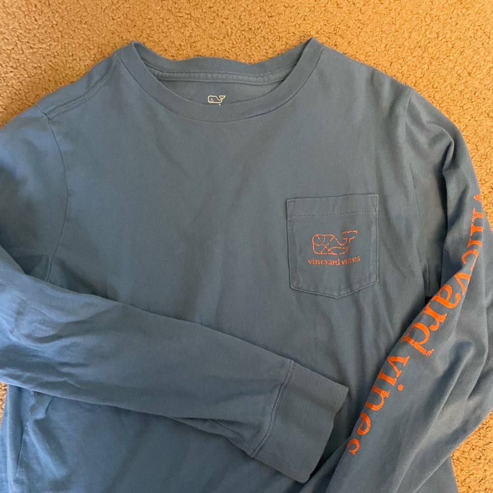 Vineyard vines long sleeve navy tee, size small